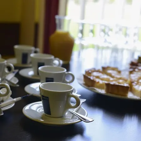 Logis Restaurant Le Mere Сент-Мер-Эглиз