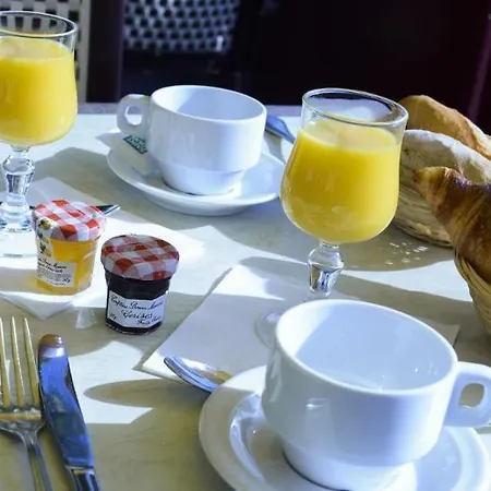 Logis Restaurant Le Mere 3* Сент-Мер-Эглиз