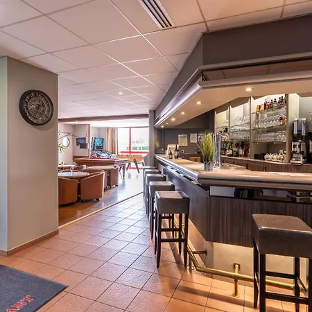 Logis Restaurant Le Mere Отель Сент-Мер-Эглиз