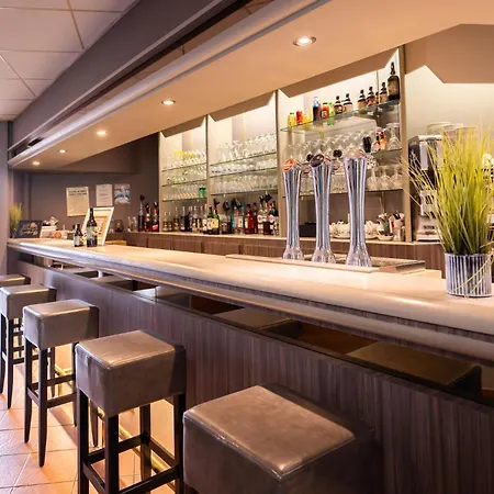 Logis Restaurant Le Mere Сент-Мер-Эглиз