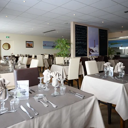 Logis Restaurant Le Mere Отель 3*