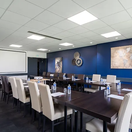 Logis Restaurant Le Mere Сент-Мер-Эглиз