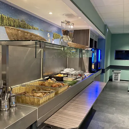 Logis Restaurant Le Mere Сент-Мер-Эглиз