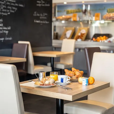 Logis Restaurant Le Mere Отель 3*