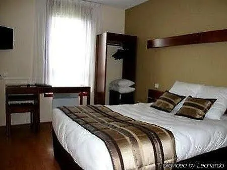 Hotell Logis Restaurant Le Mere