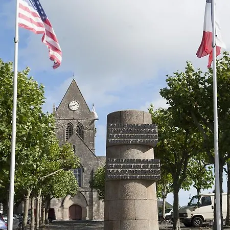 Logis Restaurant Le Mere 3* Sainte-Mère-Église
