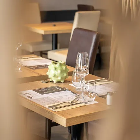 Logis Restaurant Le Mere Hotel