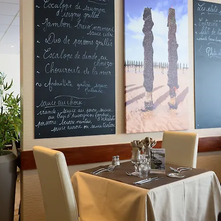 Logis Restaurant Le Mere Отель Сент-Мер-Эглиз