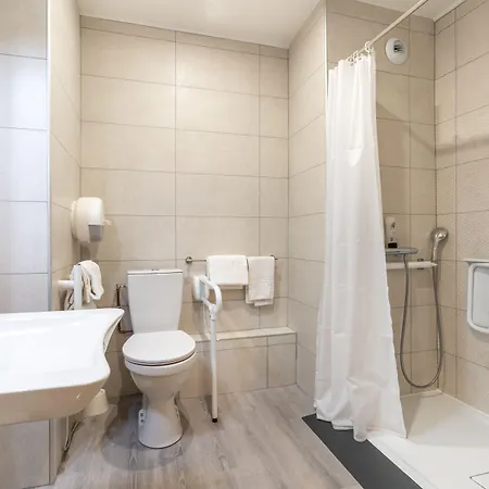 Logis Restaurant Le Mere Отель Сент-Мер-Эглиз