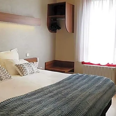Отель Logis Restaurant Le Mere 3*
