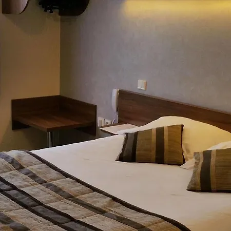 Logis Restaurant Le Mere Отель 3*