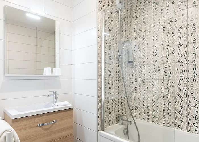 Hotel Logis Restaurant Le Mere 3*